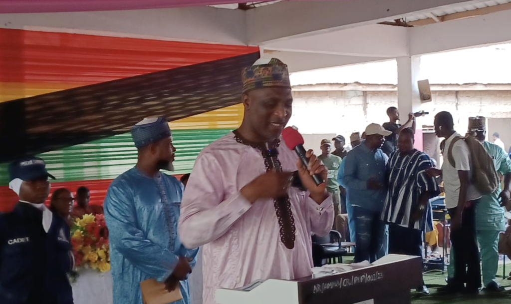 Interior Minister inspires schoolchildren to persevere to pursue academic laurels