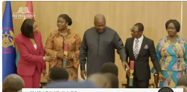 'Move to my right' - Watch the moment Mahama redirected Jean Mensa during photo session